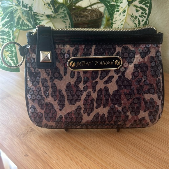 Betsy Johnson coin wallet - Picture 1 of 8
